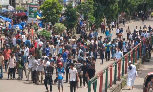 Clash between Dhaka College and City College students in New Market, 10 injured including police